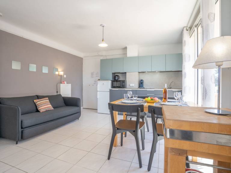 Holiday apartment with patio — photo 4