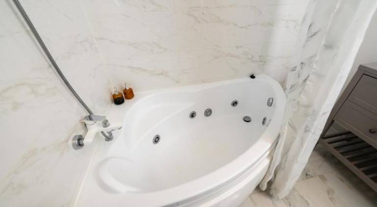 Holiday apartment with jacuzzi | Near Palace of the Parliament | Pets are welcome — photo 5