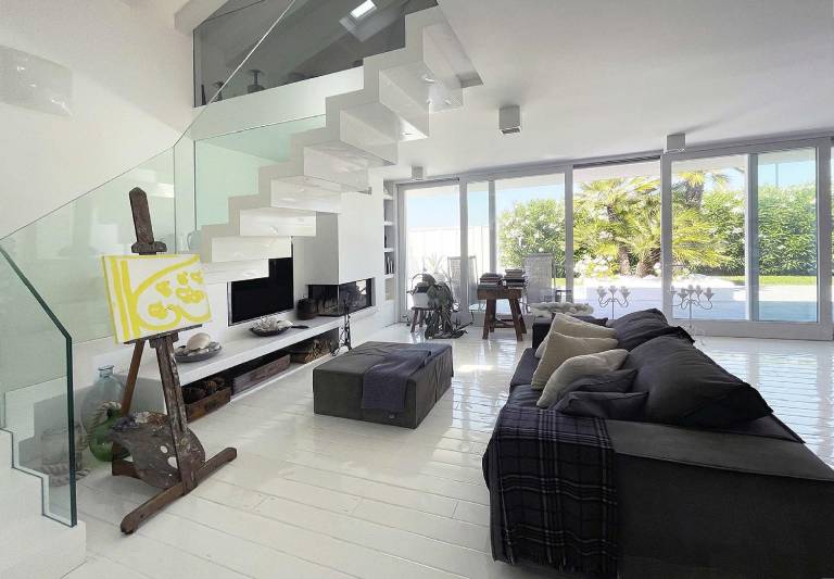 Elegante Villa am Strand Jacuzzi und Garten