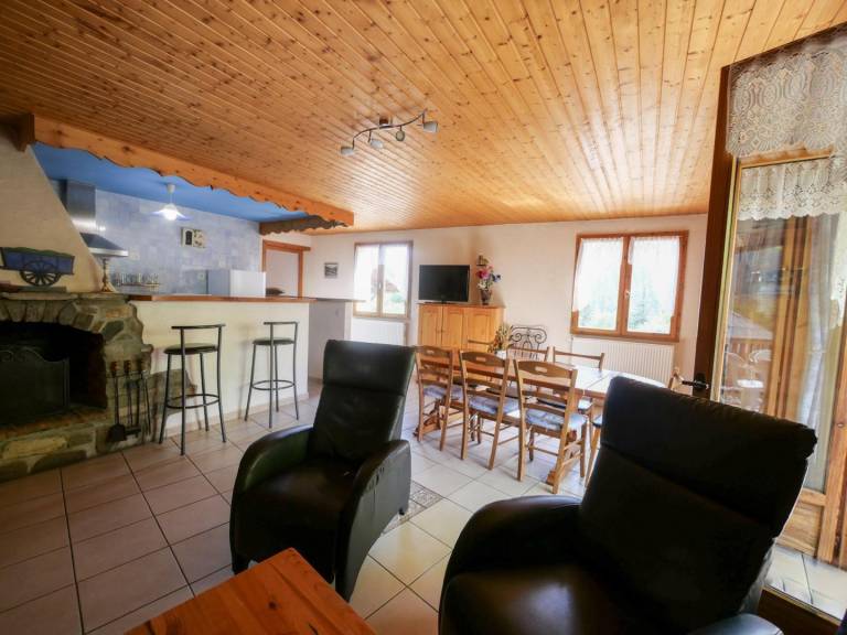 Gite with barbecue, terrace & garden — photo 5