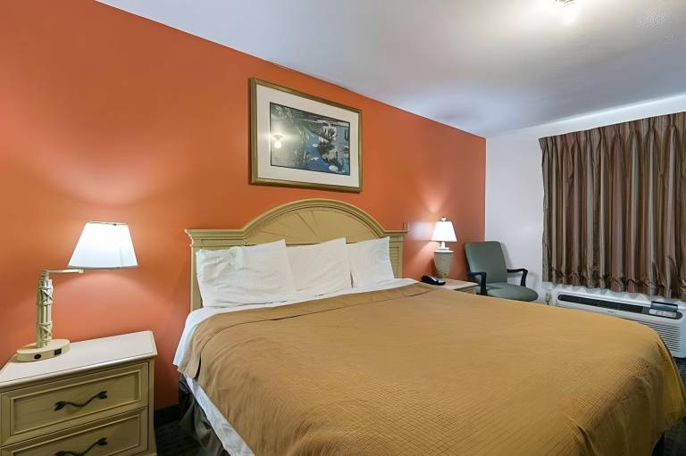 Rodeway Inn & Suites Enterprise — photo 4