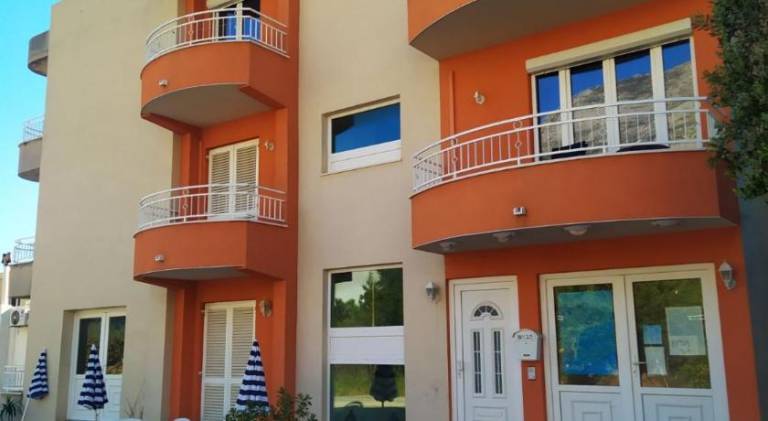 Nice house with terrace, barbecue & garden | Next to the beach | Dogs allowed in Tucepi