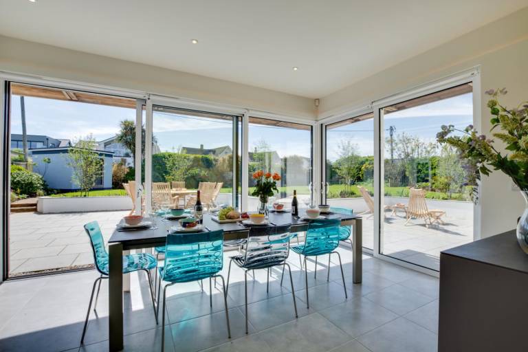 House with yard & barbeque | Water view in Newquay