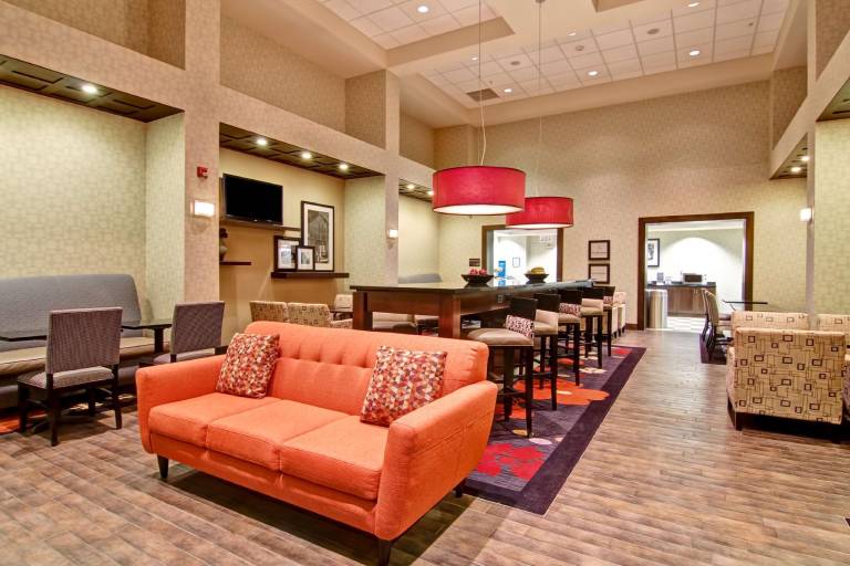 Hampton Inn & Suites by Hilton Red Deer — photo 3