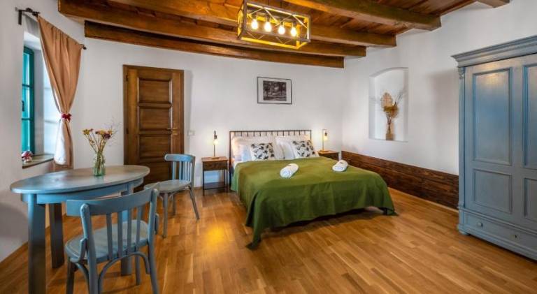 Holiday apartment with yard, patio & jacuzzi | Perfect for remote work — photo 2