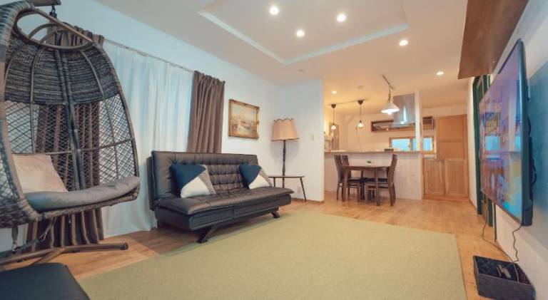 House with hot tub, patio & garden | Next to Dōtonbori — photo 2