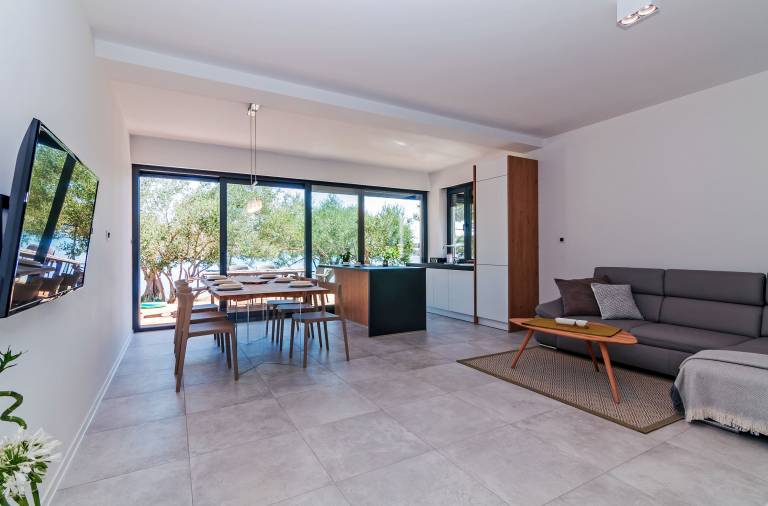 Apartment with garden, barbecue & patio | Garden view — photo 3