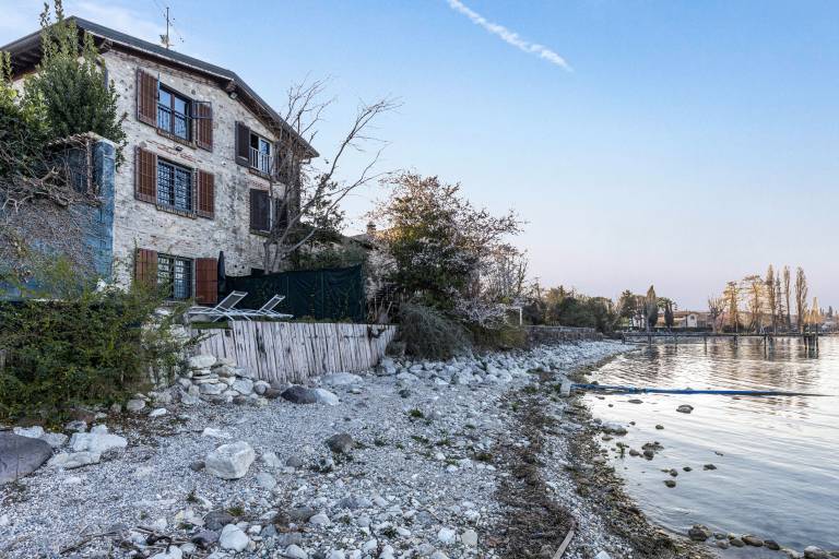 Villa "L'antica Lugana" with lake view, balconies, and Wi-Fi — photo 2