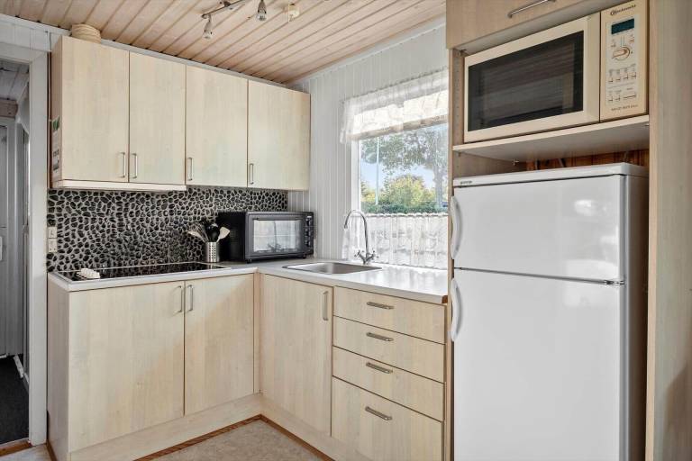 House with BBQ & patio — photo 4