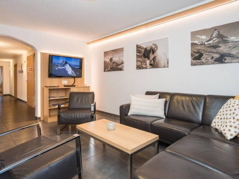 Fully equipped spacious rental apartment with barbeque & yard | Mountain view | Next to the ski | Dogs allowed — photo 2