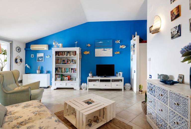 Apartment 'Attico Con Terrazza A Viareggio' with Mountain View, Shared Terrace and Air Conditioning — photo 5