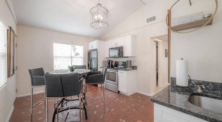 Rental apartment with patio | Pets allowed — photo 3