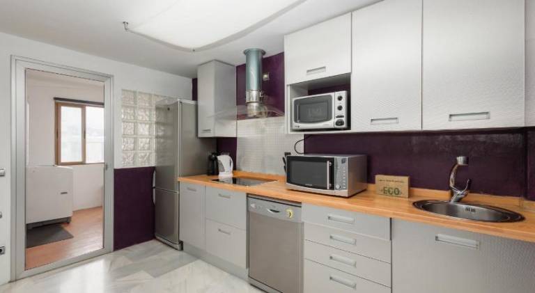 Exclusive Penthouse, with Sea and Marina Views and Private Parking, in the Heart of Puerto Banus — photo 4