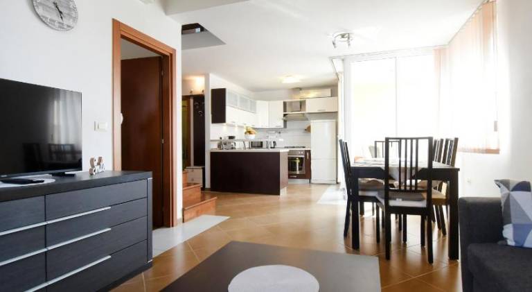 Holiday apartment with 2 rooms for 6 persons — photo 2