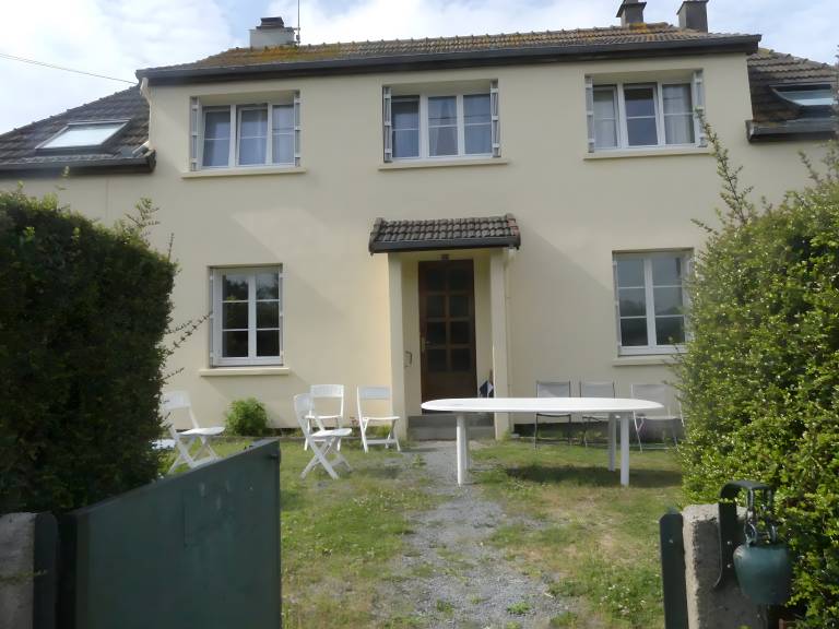 Vacation home with garden & terrace | Garden view in Coutances