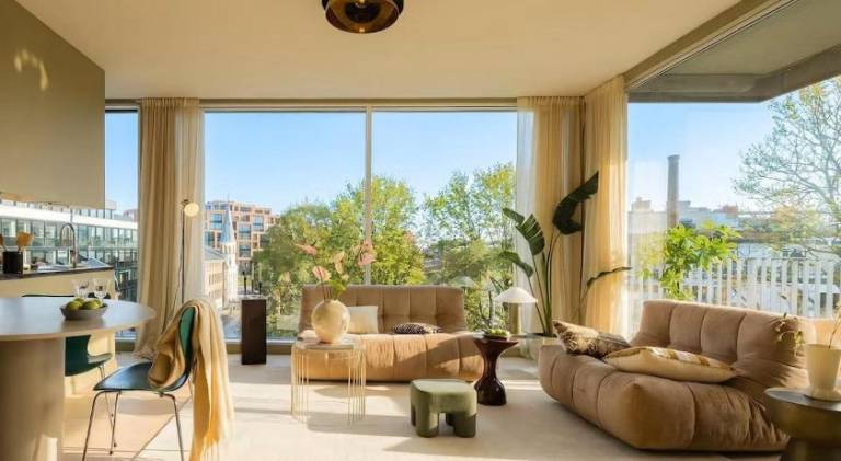Modern Riverside Retreat Grunerløkka with Balcony in Oslo