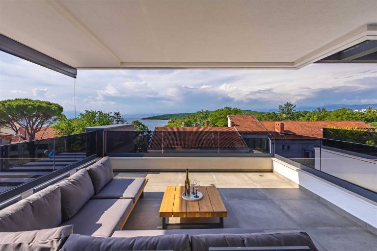 Fully equipped apartment with patio | Dogs allowed in Omisalj