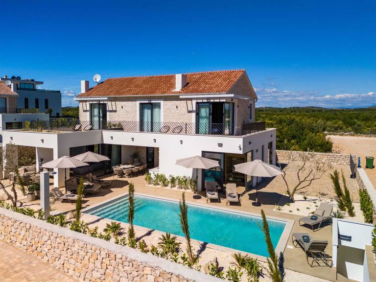 Villa Gemma - family friendly, heated pool, Jacuzzi, sauna by MyWaycation — photo 2