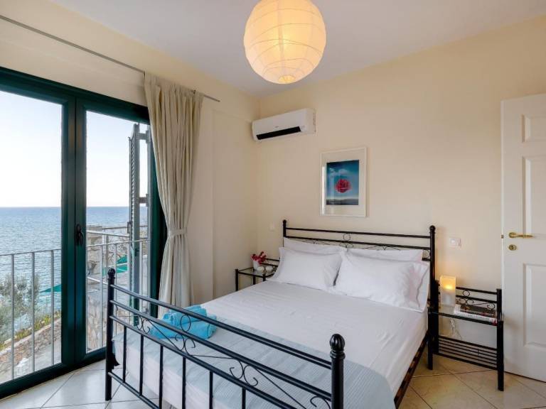 Fully equipped vacation home with terrace & barbecue | Sea view | Close to the beach | Pet-friendly — photo 2