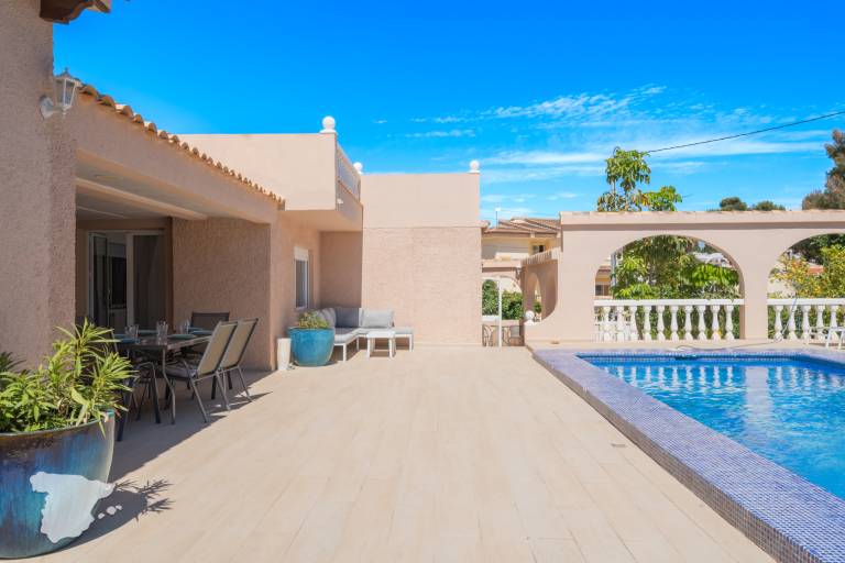 Fully equipped villa with barbecue, private pool & yard | Pet-friendly — photo 4