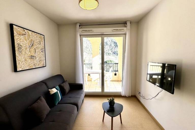 Apartment with patio | Pet-friendly — photo 5
