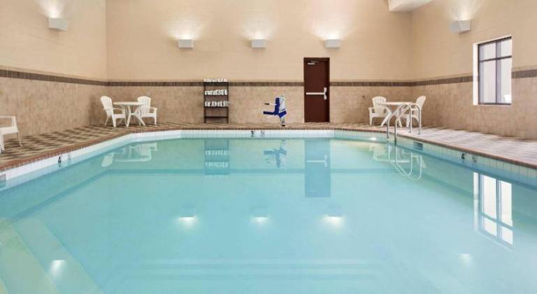 Country Inn & Suites by Radisson, Lincoln North Hotel and Conference Center, NE — photo 3