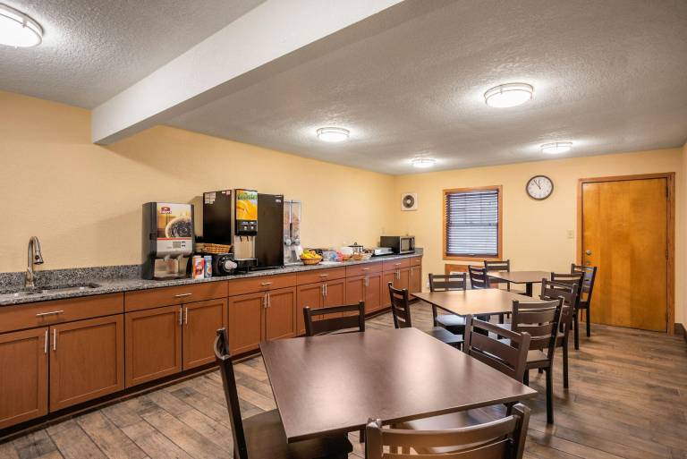 Red Roof Inn Des Moines — photo 5