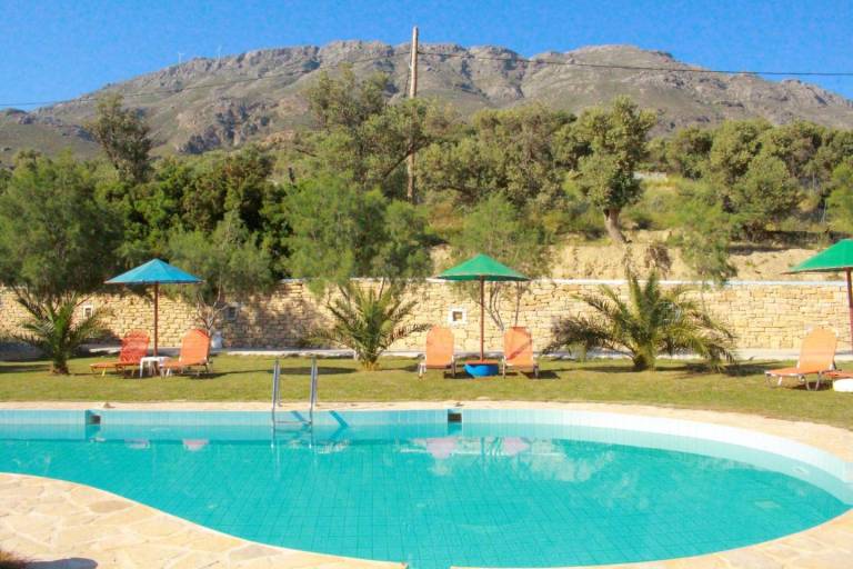 Holiday house with pool, large garden, idyllic and calm, wifi Triopetra, Crete — photo 5