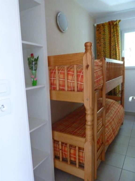 Fully equipped rental apartment with yard & pool | Sea view | Close to the beach | Pet-friendly — photo 5