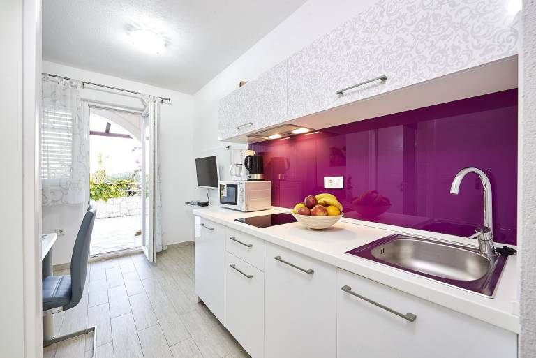 One bedroom apartment with terrace and sea view Mavarštica, Čiovo (A-17803-d) — photo 4