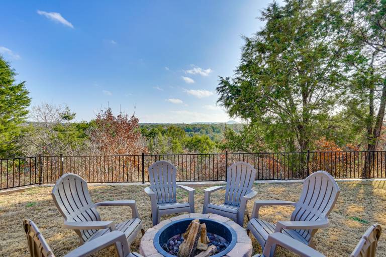 < 2 Mi to Lake Granbury! Family Home w/ Large Yard — photo 3