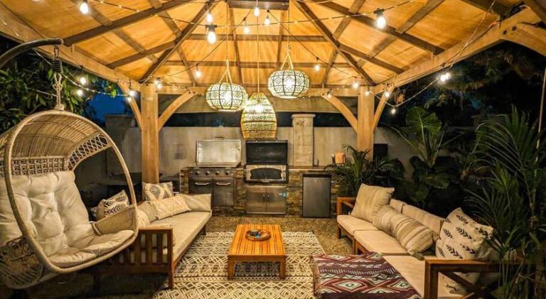 Casita Hosum Modern WFH Garden Suite w Gazebo Outdoor Kitchen & BBQ