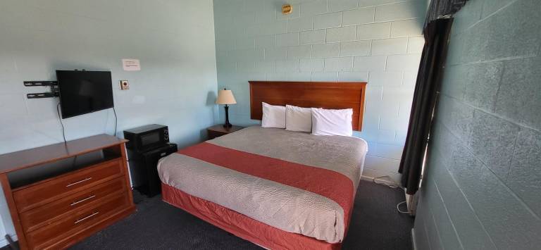 Holiday Host Motel & RV Park — photo 2
