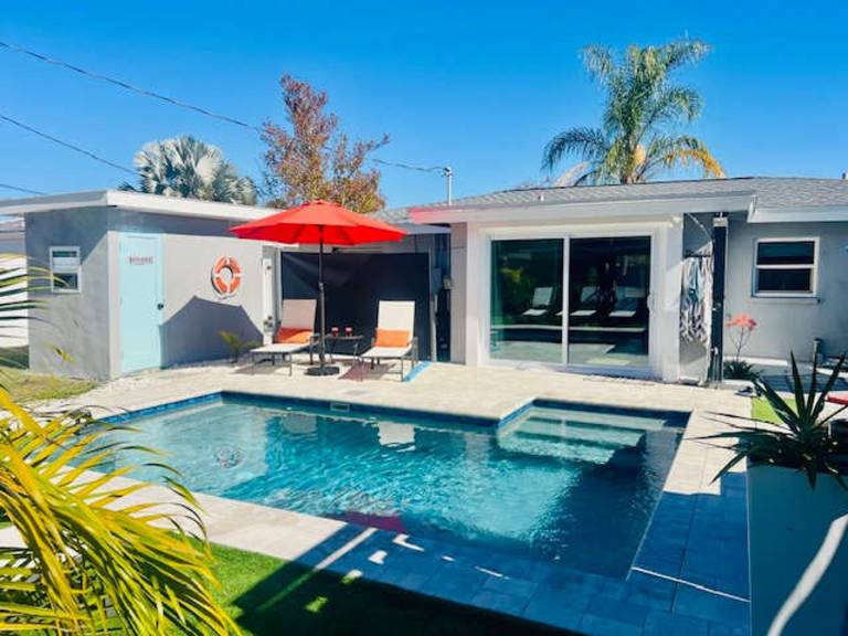 Pool Hottub 5 miles Clearwater IRB Pet Friendly in Clearwater, BC