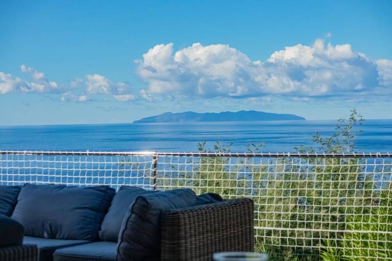 Children-friendly villa with private pool, garden & patio | Pets allowed — photo 4