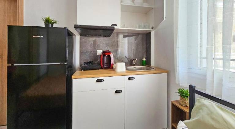 Apartment with patio — photo 3
