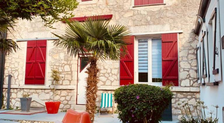 Maison pierre 4 pers avec jardin Ile de Re 5 min in La Rochelle