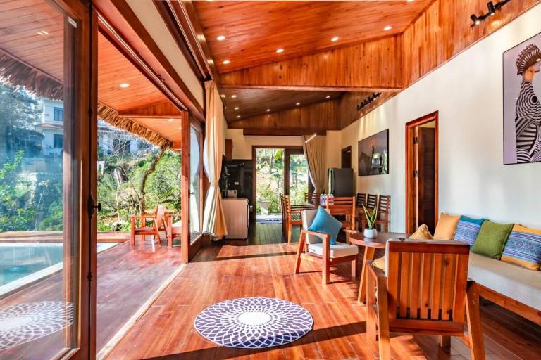 Vacation home with garden, pool & jacuzzi — photo 3
