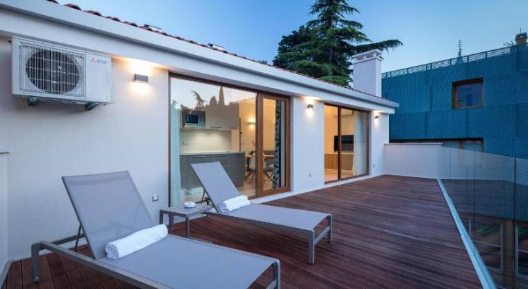 Apartment with garden & terrace — photo 4