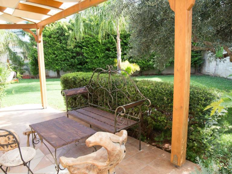 Vacation home with private pool, patio & grill — photo 5