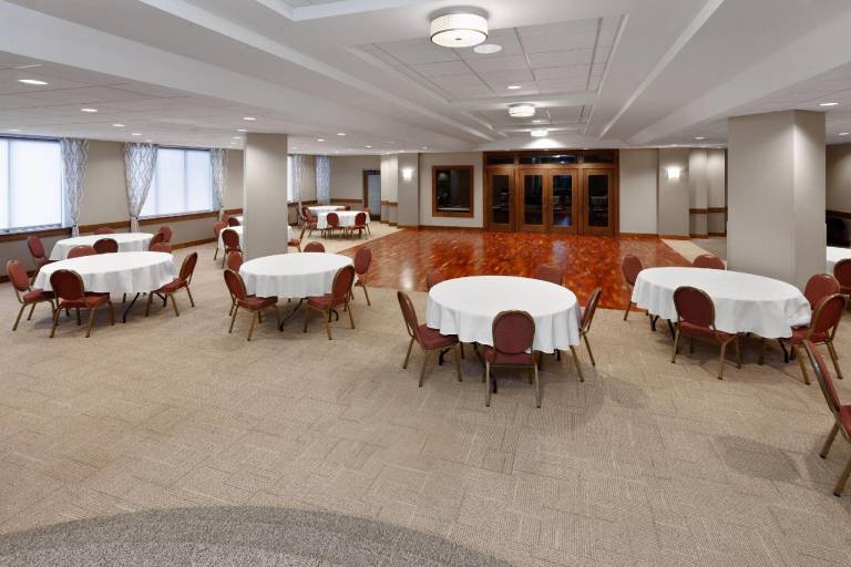 Ramada by Wyndham Milwaukee — photo 3