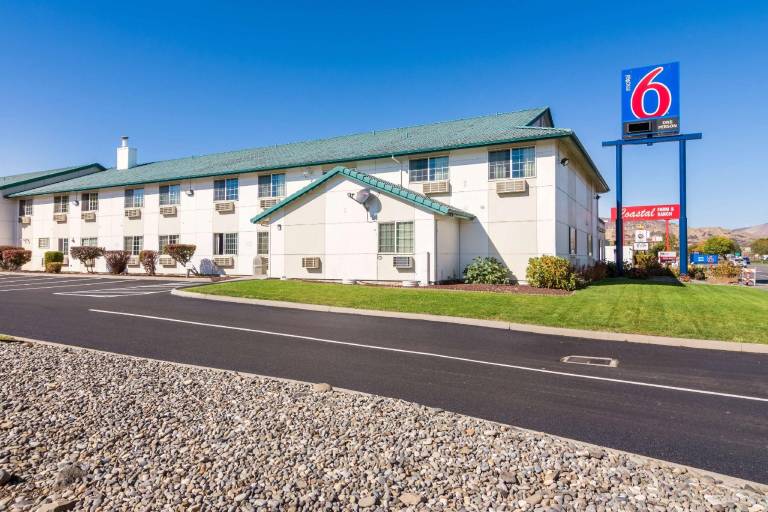 Motel 6 The Dalles, OR — photo 2