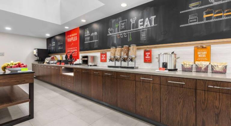 Hampton Inn & Suites by Hilton Toronto Downtown — photo 3