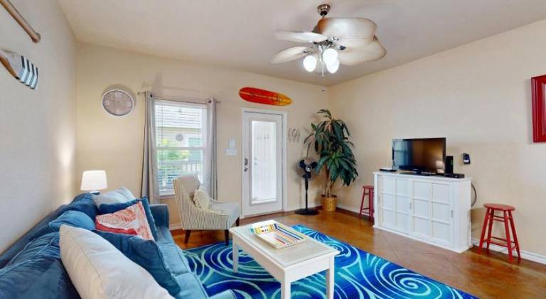 Vacation home with pool | Pet-friendly — photo 2