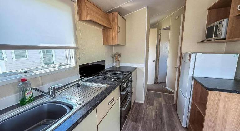 Superb 8 Berth Caravan At California Cliffs, Near Scratby Beach Ref 50006G — photo 3