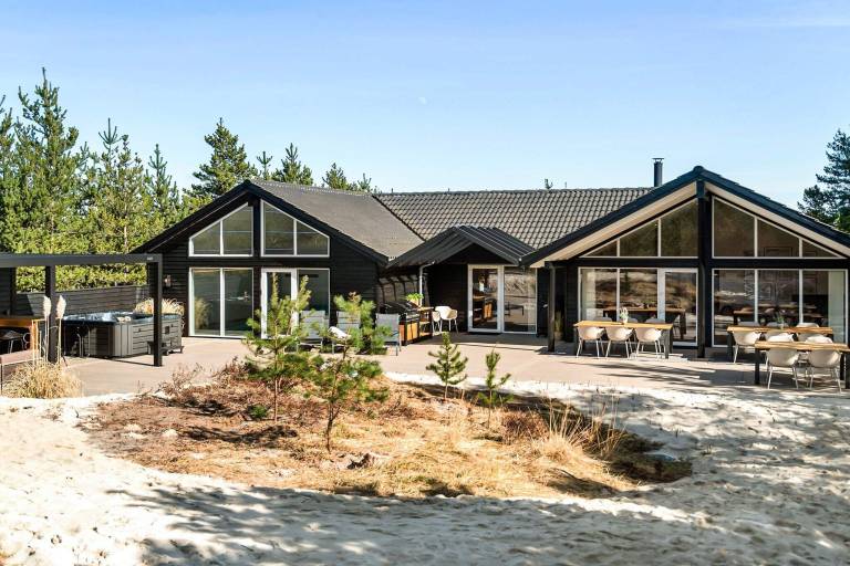 Ferienhaus mit Hund inBlåvand  f&uuml;r max. 18 Personen