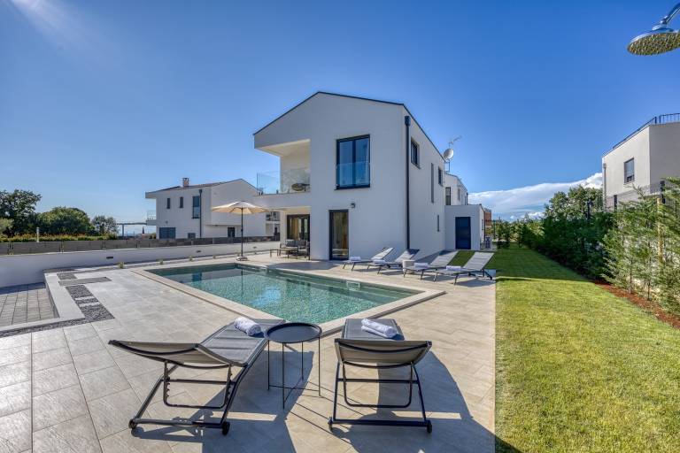 Fully equipped villa with private pool, terrace & grill | Pets allowed in Porec