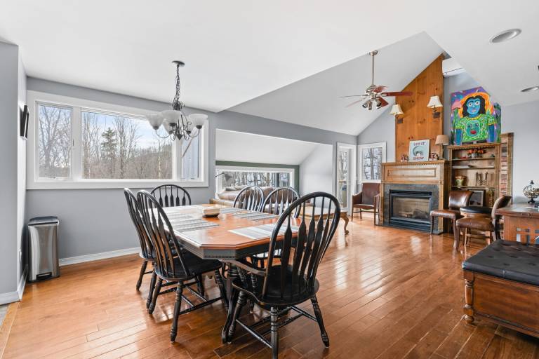 Children-friendly condo with sauna, hot tub & barbeque | Mountain view | Pets allowed — photo 4