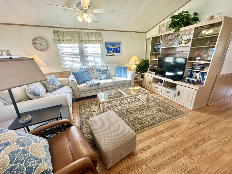 Adorable 2 bedroom 1 1/2 bath beach home — photo 5