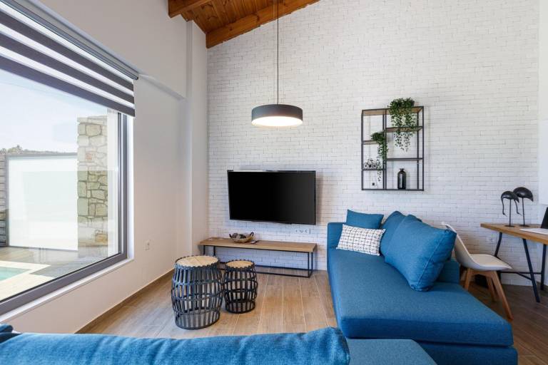 Fully equipped vacation home with private pool, yard & barbecue | Pet-friendly — photo 2